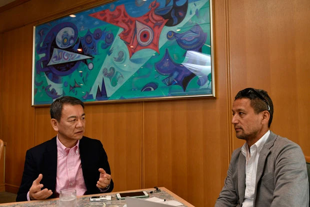 七五三木敏幸社長(左)と小沢コージ