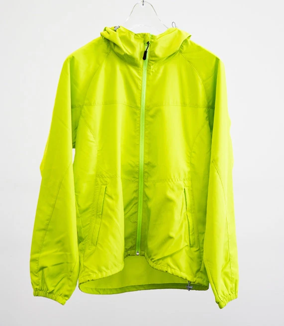 フィールドコア　高撥水シェルジャケット１９００円（税込）。アウトドアやスポーツで気軽に使えるシンプルデザイン＆高機能＆激安価格