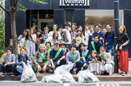 月に一度の清掃活動で集まったロンドの社員一同