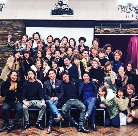 昨年(2017年)の忘年会での集合写真(※Lond提供)