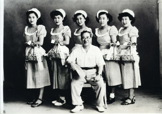 崎陽軒の初代社長・野並茂吉氏とシウマイ娘