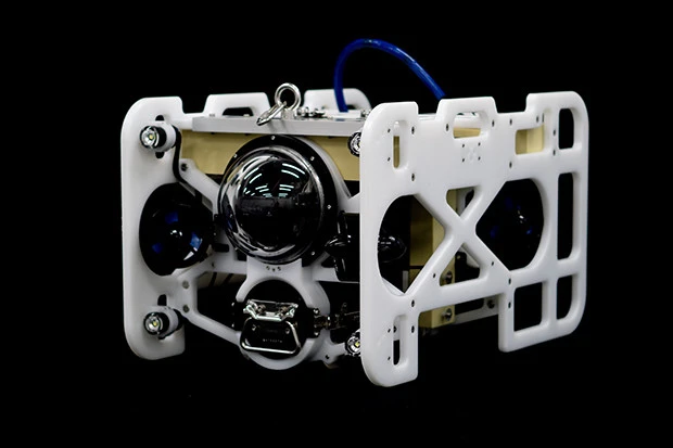 1000mも潜ることが出来る水中ドローン「TripodFinder」