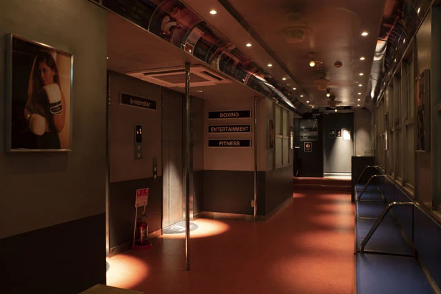 bーmonster池袋店の内装。ニューヨークの地下鉄をイメージ。新宿店はサーカス、恵比寿点はバチカンの建造物をイメージして設計されている。インスタ映え抜群。