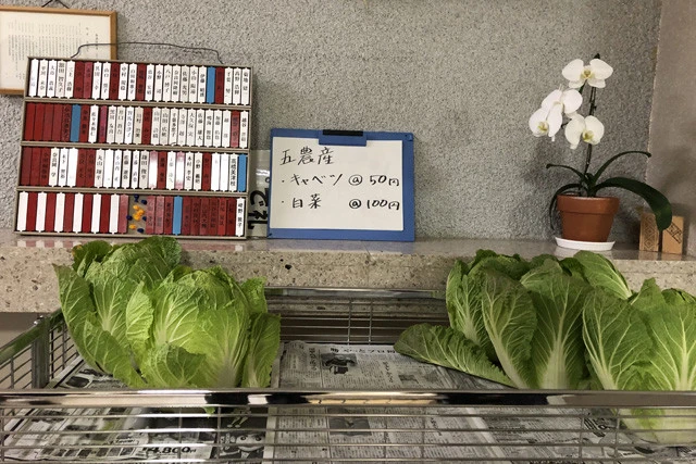 五所川原農林で穫れた農産物は校内で即売。GAP認証を取得したコメはANAのファーストクラスの機内食に採用された