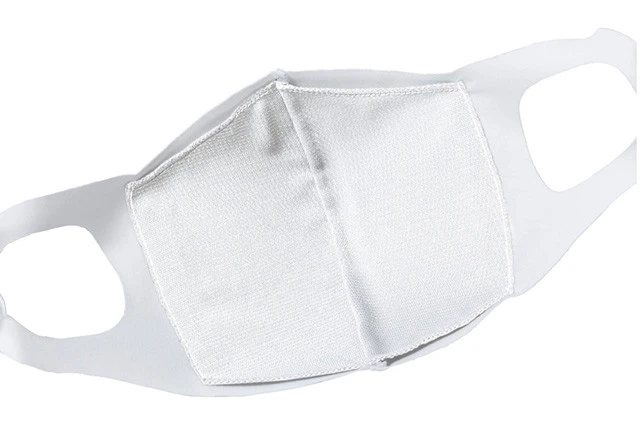 『アイスタッチ』マウスカバーの内側には、接触涼感素材の『アイスタッチ』が使用されている