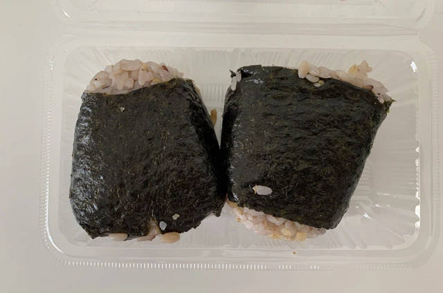 小田急新宿駅「おだむすび」のおむすび2個