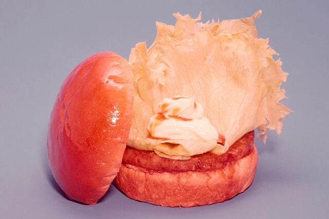 ７３年５月に発売された創業期のテリヤキバーガー。当時のソースはみたらし的で味噌の風味が前面に出ており、かなり濃厚な味だった