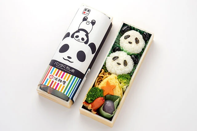 新大阪とアドベンチャーワールドの最寄り駅白浜を結ぶ「パンダくろしお号」とのコラボ弁当は子供たちに人気。６００円