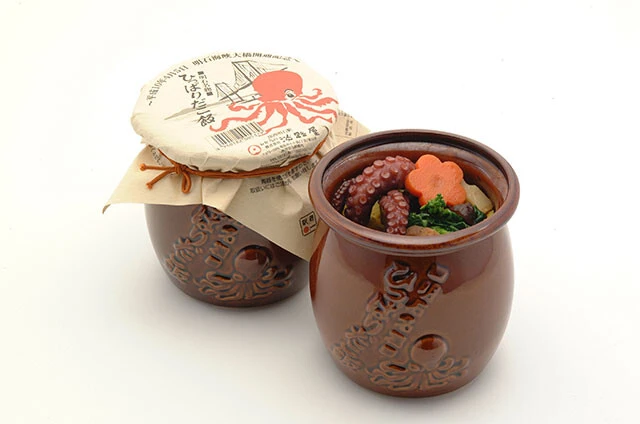 現在の社長の言葉から企画され、累計1400万個を売り上げた淡路屋最大のヒット商品。これまでに季節限定のたこ飯、キティちゃんコラボたこ飯、ゴジラとのコラボたこ飯など多彩なバリエーションを販売。1150円~