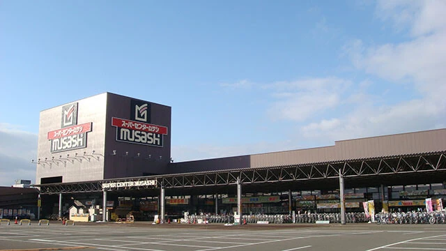 アークランズが運営する「ホームセンタームサシ」は東北、関東甲信越、北陸、関西に展開。生鮮食品を扱う売り場「ムサシ食品館」が特徴的