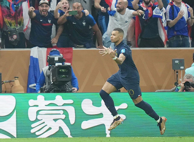 世界的な乳製品メーカーの「蒙牛乳業」の広告