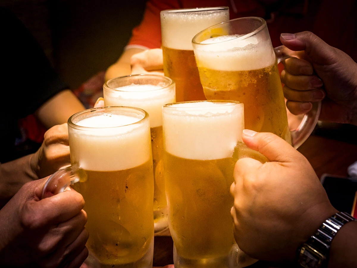 20～60代の男性会社員100名ずつ、計500名にインターネット上でアンケートを実施した