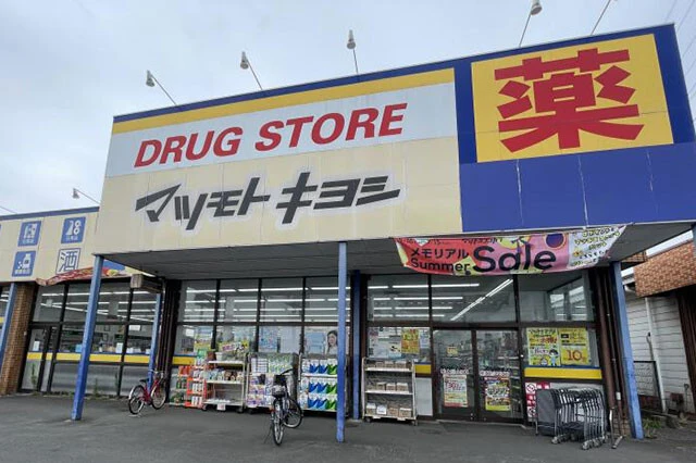 マツモトキヨシ/出店エリア 全国/店舗数 1863店舗【3月31日時点】/都市型店が強い。2021年、ココカラファインと経営統合。両ブランドの合計店舗数は3400超と国内最大規模に。PBの美容商品は若い世代を中心に人気で、化粧品の売上比率が他社と比べて高い