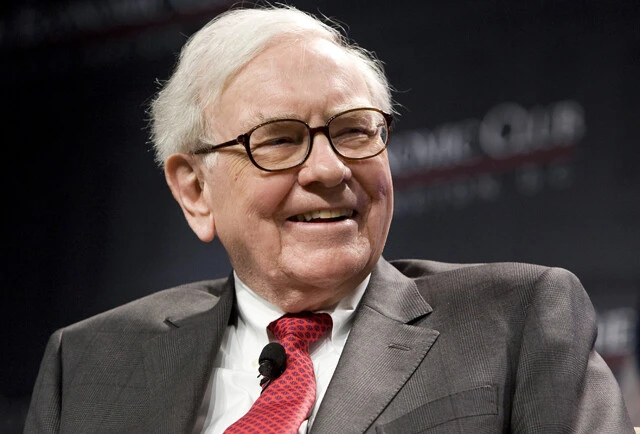 先日来日したウォーレン・バフェット氏。ジョージ・ソロス、ジム・ロジャーズと共に世界三大投資家に数えられる。1930年生まれの御年92歳。ちなみに、マイクロソフト創業者のビル・ゲイツとは仲良しである