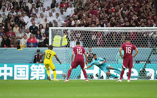 日本でもトップシェアを誇る中国のテレビメーカー、ハイセンス。W杯では【中国第一　世界第二】という意味深な広告をピッチ脇に展開。この広告の真意とは！？