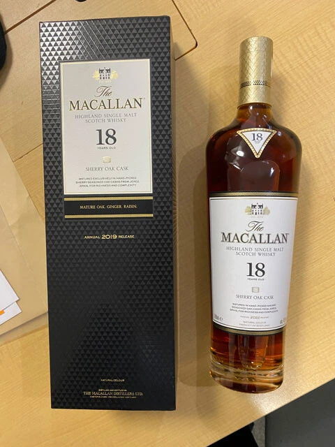 千原ジュニアさんとタモリさんのエピソードを知った坂口さんが勇気を出して購入したのはサントリーのシングルモルト、「ザ・マッカラン 18年」