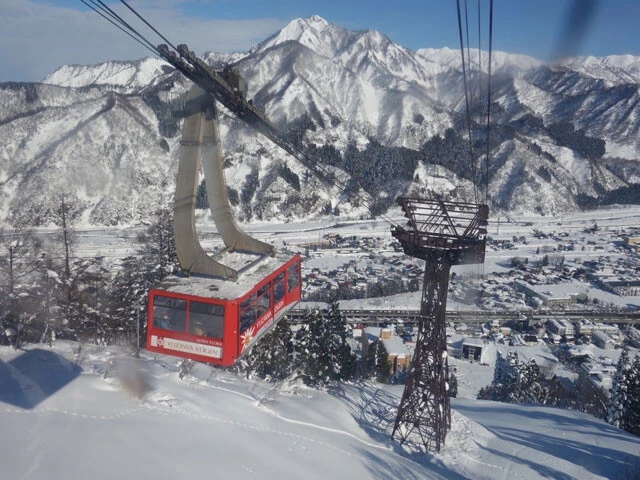 都内から最もアクセスのいいスキー場のひとつであるガーラ湯沢