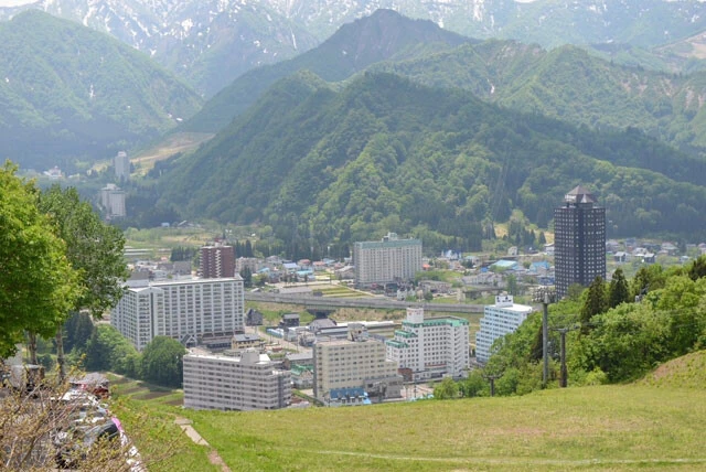 バブル期に建てられたタワーマンションが立ち並ぶ湯沢町