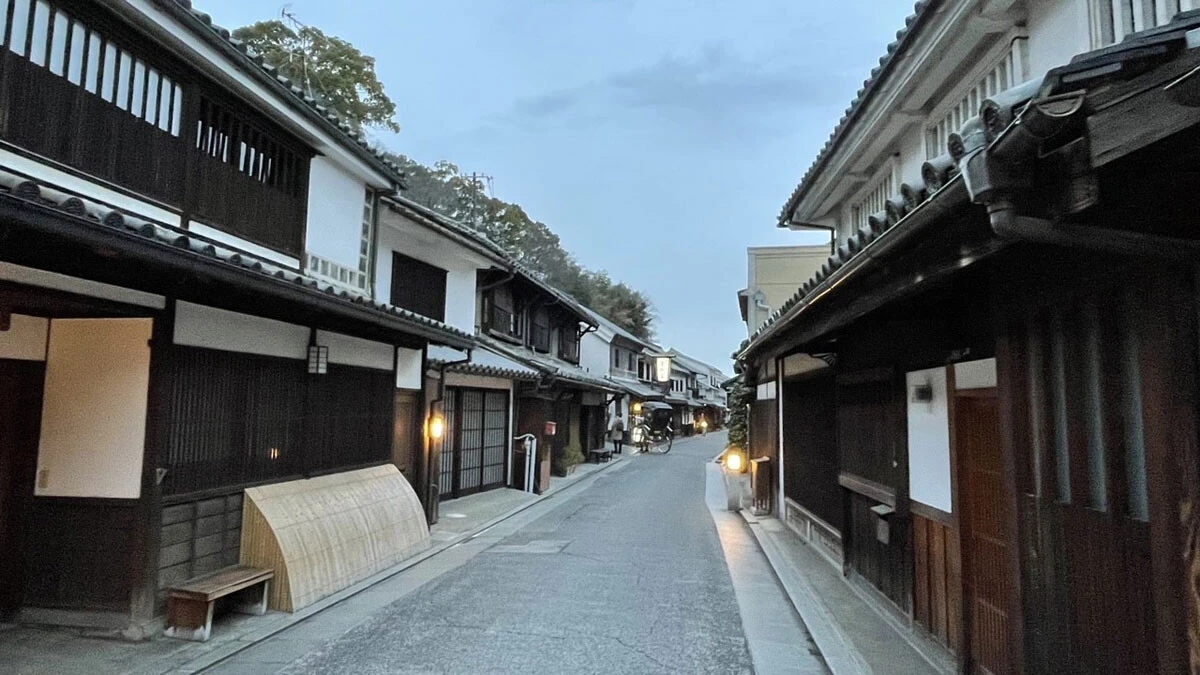 現在、外国人観光客が急増中という岡山県倉敷市の街並み