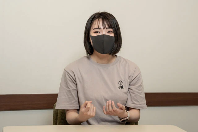 レビューしてくれた友人たちに「意外と心を開いてくれてた」と笑う神山さん