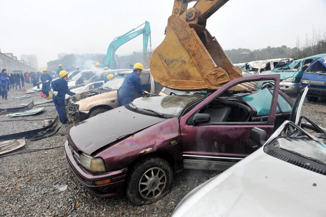 ライドシェア解禁前、腕っぷしの強い人材のそろっているタクシー会社は、白タクを発見すると、運転手もろともボッコボコにするのが中国のスタンダードだった