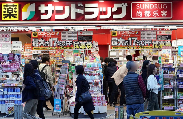 サンドラッグ/出店エリア 全国/店舗数 1034店舗【7月3日時点】/売上高で業界5位。買収に積極的で、昨年9月には四国のドラッグストア「mac」を子会社化すると発表した。実はディスカウントストア業も強く、九州の「ダイレックス」は同系列