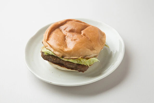 ウェンディーズ・ファーストキッチン てりやきバーガー　価格（税込）：620円　総重量（包装紙含む）：159g　パティ（肉）の重量：68g　パティの種類：牛肉　バンズヒール（パンの底）の直径：9.7㎝