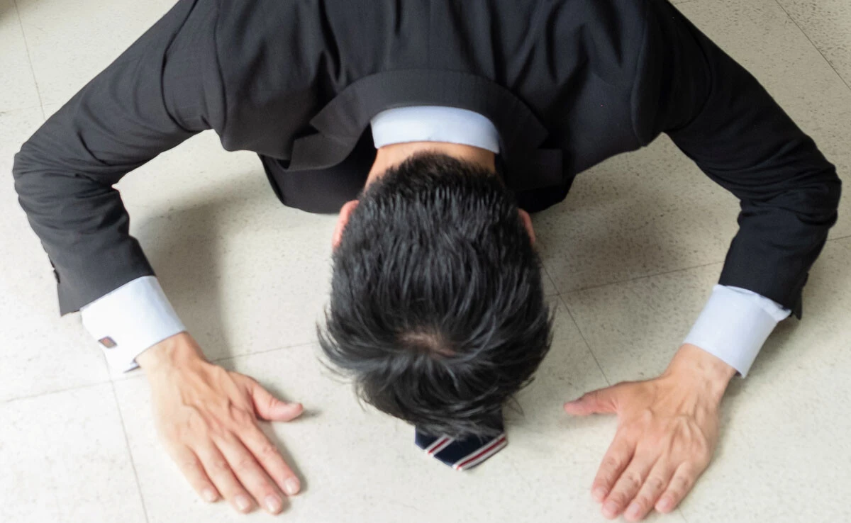 「私を男にしてください」と土下座し、取引先に値上げを頼み込む。そんな営業が昔は実際にあった。では、久々の物価上昇局面を迎えた今の日本において、最新の「値上げ交渉」の現場はどうなっている？