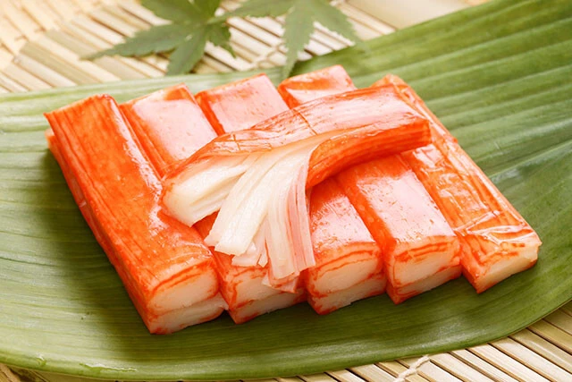 即席麺、レトルトカレーと並んで、戦後の日本が生んだ食品の三大発明とされるカニカマ。高タンパクで先進国を中心に人気沸騰中だ