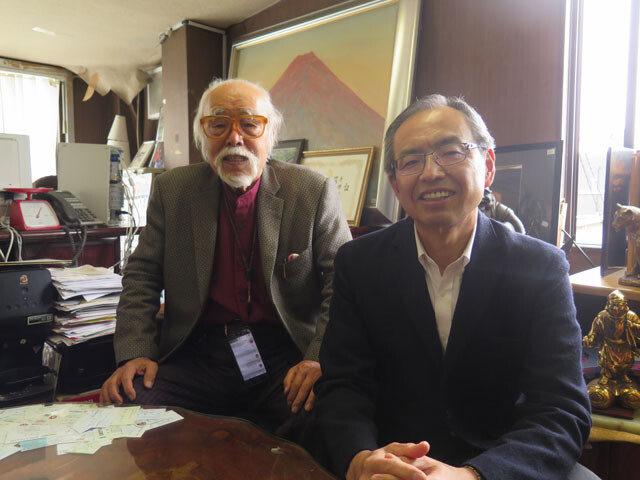 東京都足立区に本社を構えるゑびすや商店は現最高顧問、唐鎌秀貢氏（左）が1965年に創業。06年に長男の孝行氏（右）が社長を引き継いだ