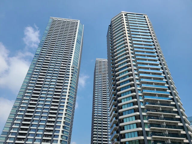 金利上昇による住宅ローンの負担増大は、返済中の世帯にとっては死活問題だ