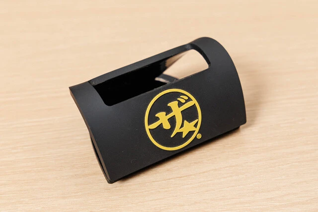 「ザ★®シュウマイ」の携帯ホルダー（シュウマイ潤私物）