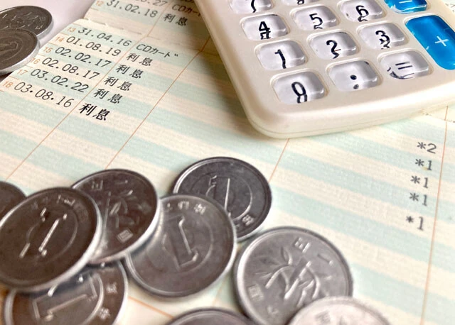 年預けたとしても利息は100円で、時間外の引き出し1回分の手数料にもならない