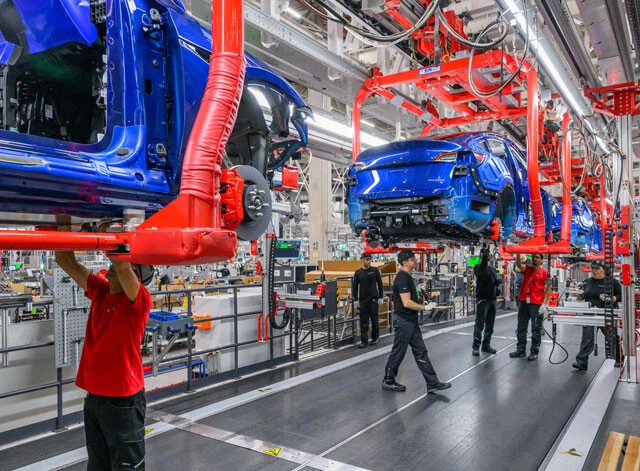 【坂口孝則が解説】正社員のズル休みが横行？　テスラの「従業員宅ピンポン事件」に思うこと