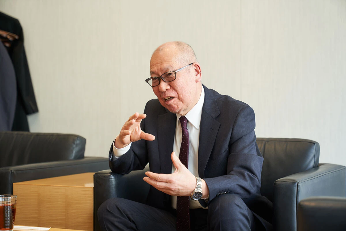 火葬の知られざる歴史について話す著者の伊藤博敏氏