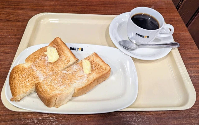 ドトール　ブレンドコーヒーS：280円＆トースト：220円　コーヒーの砂糖をまぶしてシュガーマーガリントーストに