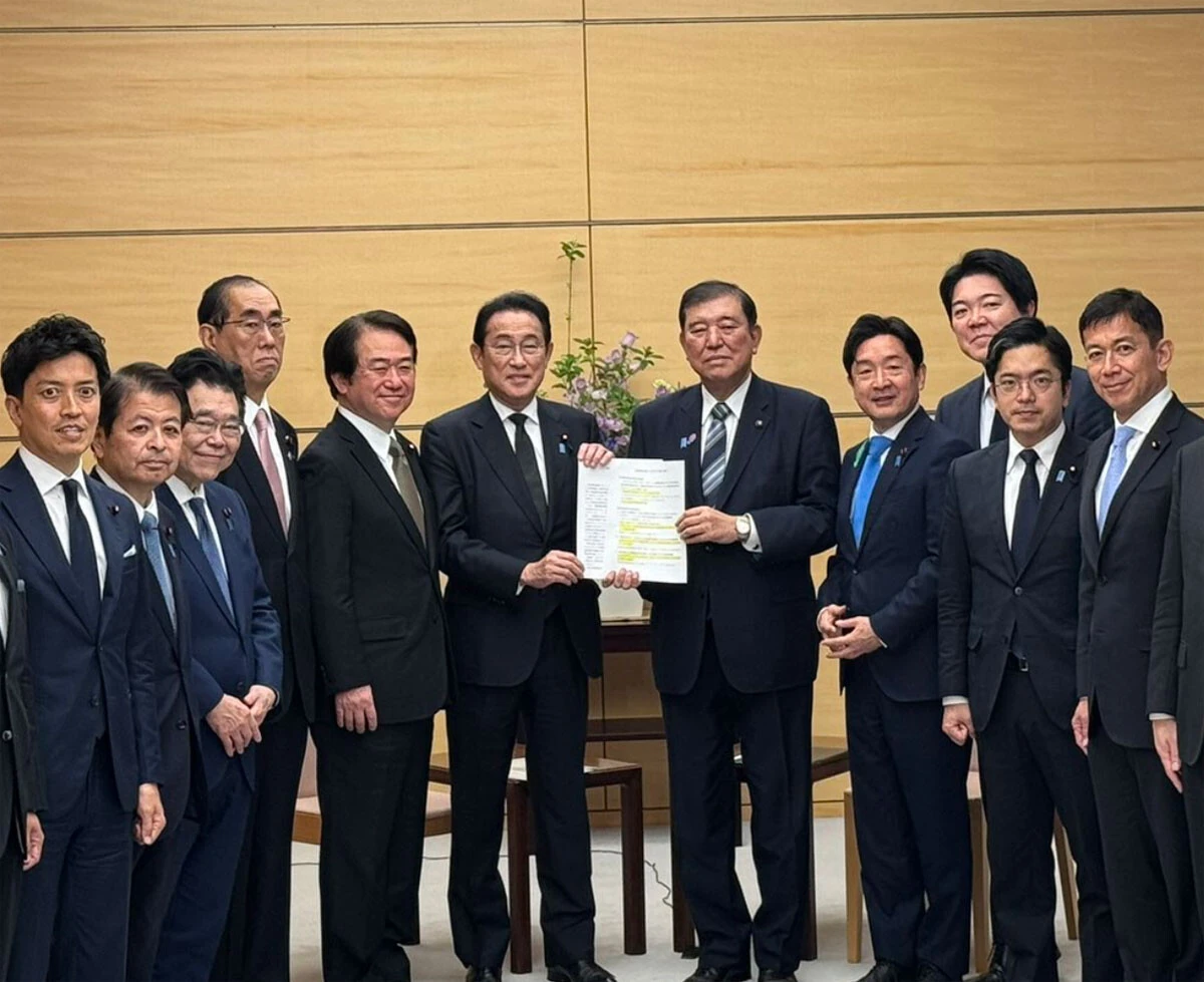 4月23日、岸田前首相率いる資産運用立国議員連盟が石破首相に提言書を提出した
