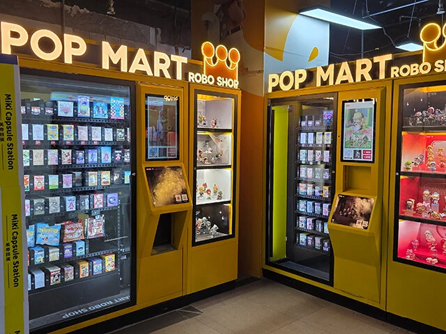 日本でも見かけるようになった自販機「ROBO SHOP」。中国ではショッピングモールから地下鉄構内にまで設置されている