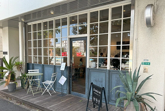 〈Onigily Cafe（オニギリーカフェ）〉