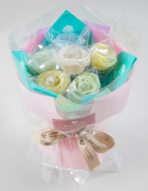 「ビジュ・ド・ローズ」6本ブーケ（メサージュ・ド・ローズ）2779円　大丸東京店やオンラインで購入可能。本数は1本から選べる