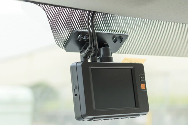 今やドライバーの必需品となったドライブレコーダー（ドラレコ）。モデルチェンジ前の9月が底値！