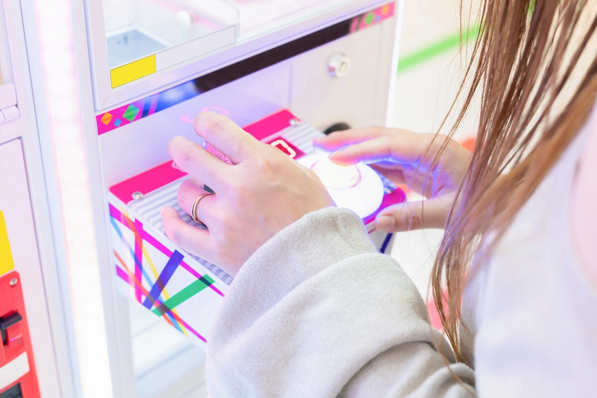 コンビニ"ゲーセン化"の最新実態　すでに全国約3000店舗！　利用客＆働く人の声は？　