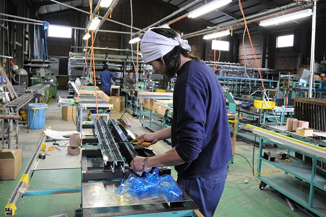 自動化が進む中、機械にはまねできない熟練の溶接や超絶技巧を持つ人材は減少。その希少価値は今、かつてないほど急騰している