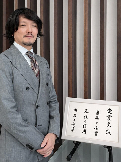 TOTO U.S.A社長・室井太郎　1996年TOTO入社。アジア、インドなどでの海外営業を経て、2025年4月から執行役員米州住設事業部長兼TOTO U.S.A.社長に就任。長年の海外経験を武器に、北米事業の陣頭指揮を執る