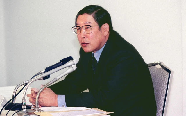 トヨタ自動車は2002年、経常利益が1兆円を突破。ところが当時の奥田碩（ひろし）会長はベースアップゼロに踏み切った