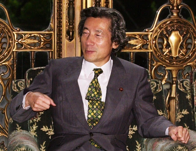 小泉純一郎元首相は「聖域なき構造改革」を掲げ、郵政民営化や医療・農業・教育分野への規制緩和を進めた