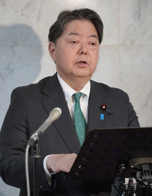 総務省はふるさと納税の現状を問題視しており、林総務相は規制を強化している