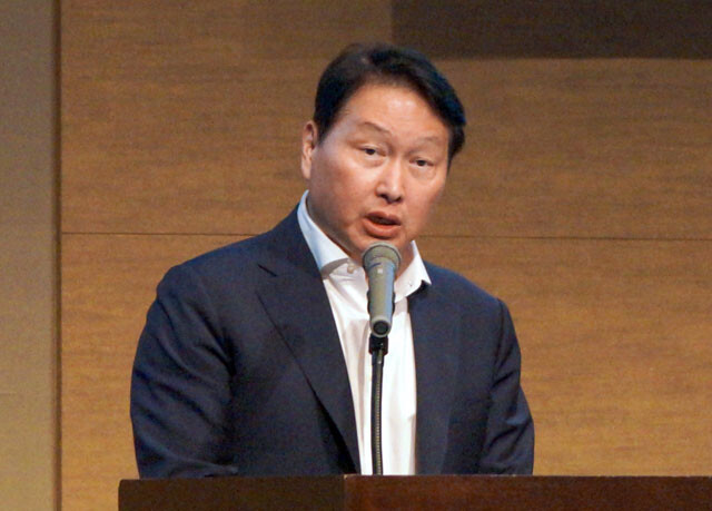 SKグループの崔泰源会長。SKグループは韓国の4大財閥の第2位で、AI半導体のほか、エネルギーや化学などの事業を行なっている