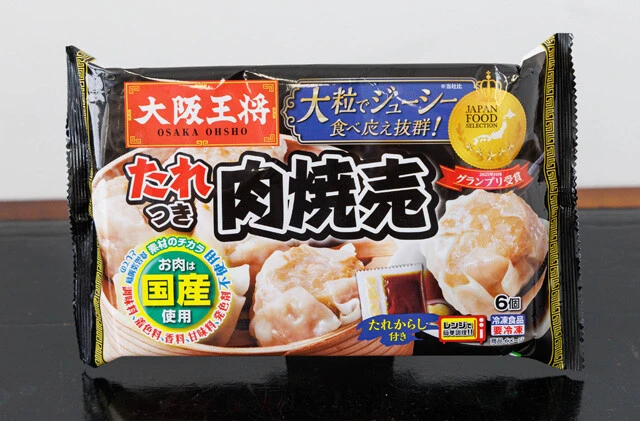 「たれつき肉焼売」（2020年9月より発売）　1粒が最大級の大粒肉焼売。独自製法で、レンジ調理後も皮が固くならないようにリニューアルされた。専用のたれ・からし付きで、肉の旨みとジューシーな美味しさをレンジ調理で簡単に楽しめる。