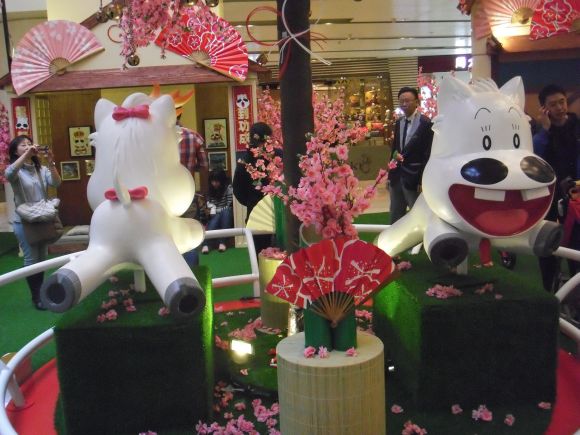 マキバオーとマキバコがクルクル回っている